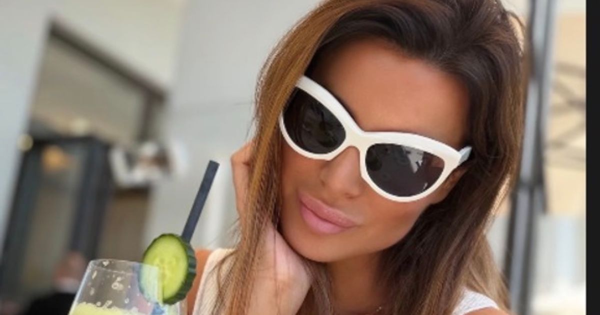 Šarićeva bivša volela i Boga obrva: Sad uživa u luksuzu, promenila izgled i nazdravlja šampanjcem