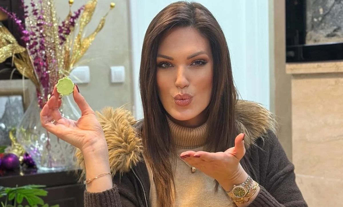 Voditeljka ofarbala jaja, pravo su remek delo: Pokazala prljave ruke od boje nakon završenog posla "Poznato?"