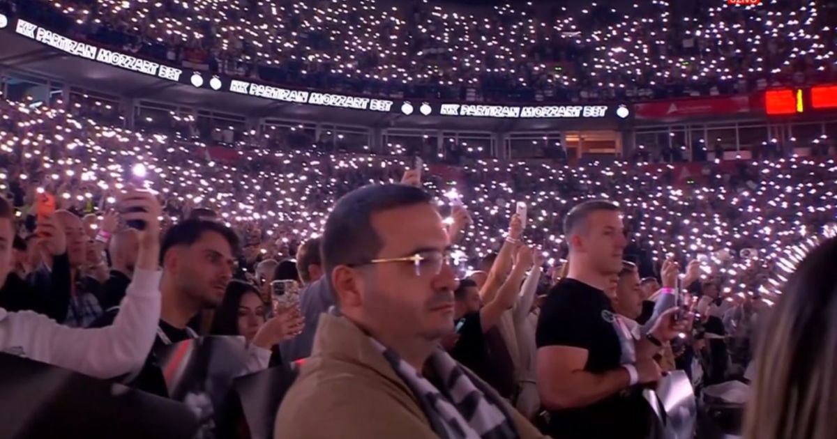 Predsednik crveno-belih došao na oproštaj od Duška Vujoševića: Nosio je šal Partizana oko vrata...