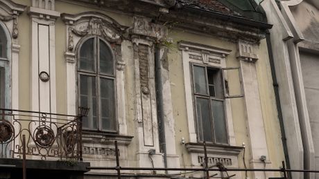 Kuća sa sunčanim satom