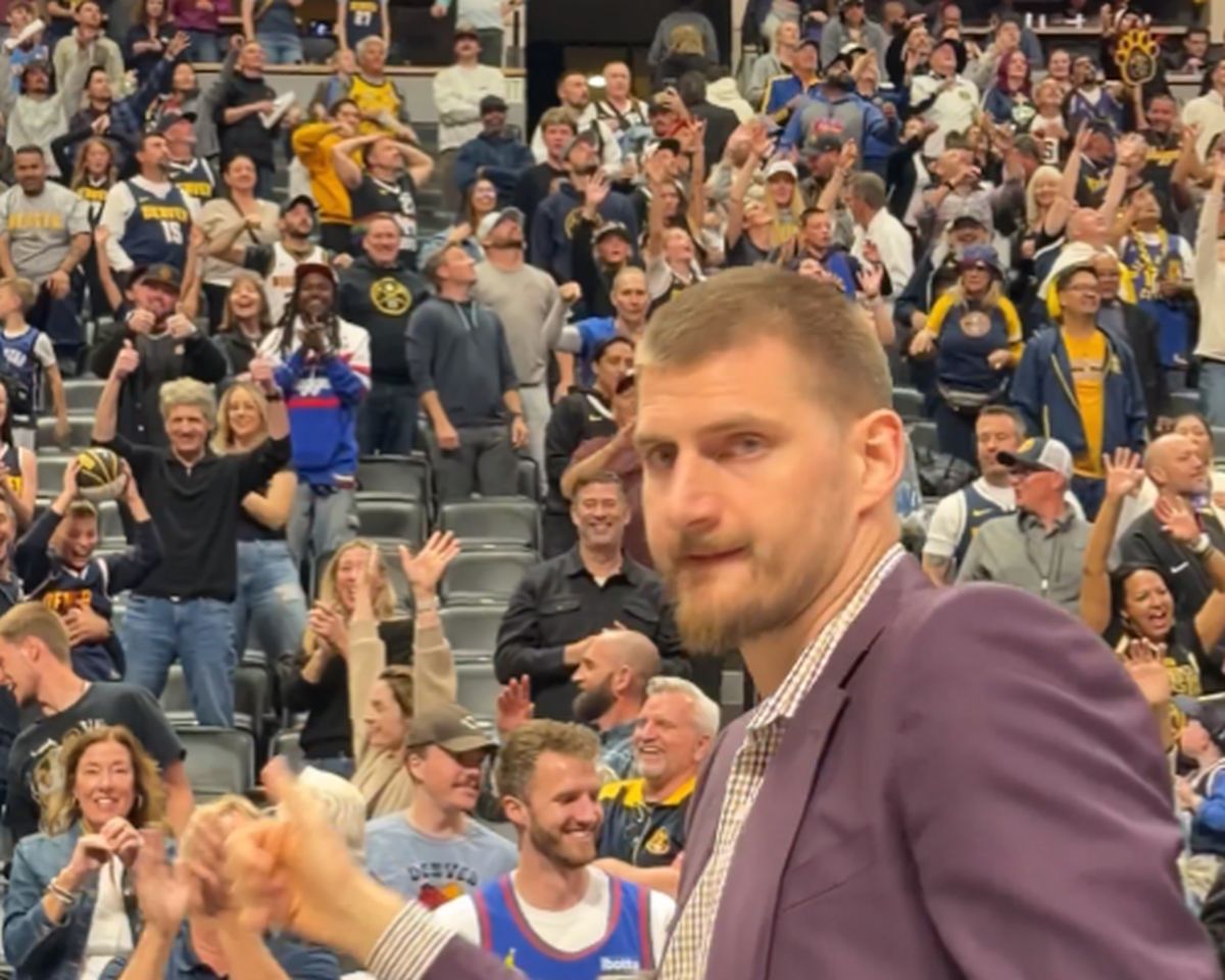 Nikola Jokić u ljubičastom odelu nije igrao, ali potez koji je napravio mališan će pamtiti ceo život