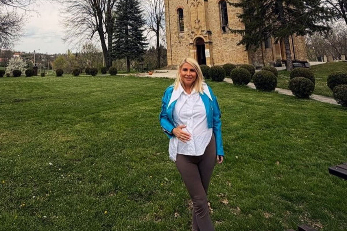 Trudna Dea posetila manastir za praznike: Voditeljka pokazala nestvaran prizor iz svetinje "Čega se bojiš?"