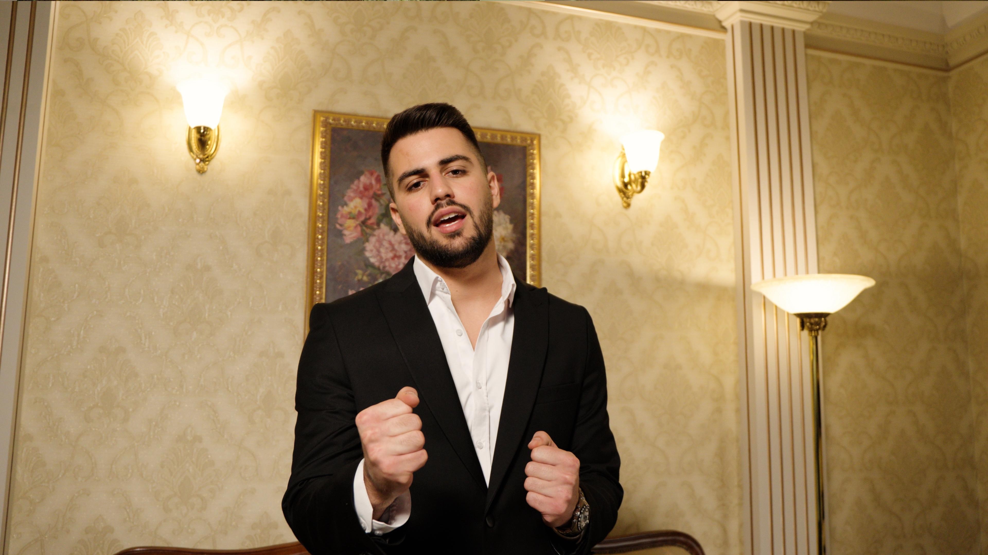 Pevač potpuno promenio život i imidž: Preselio se u Beograd, upisao fakultet i doneo ovu odluku...