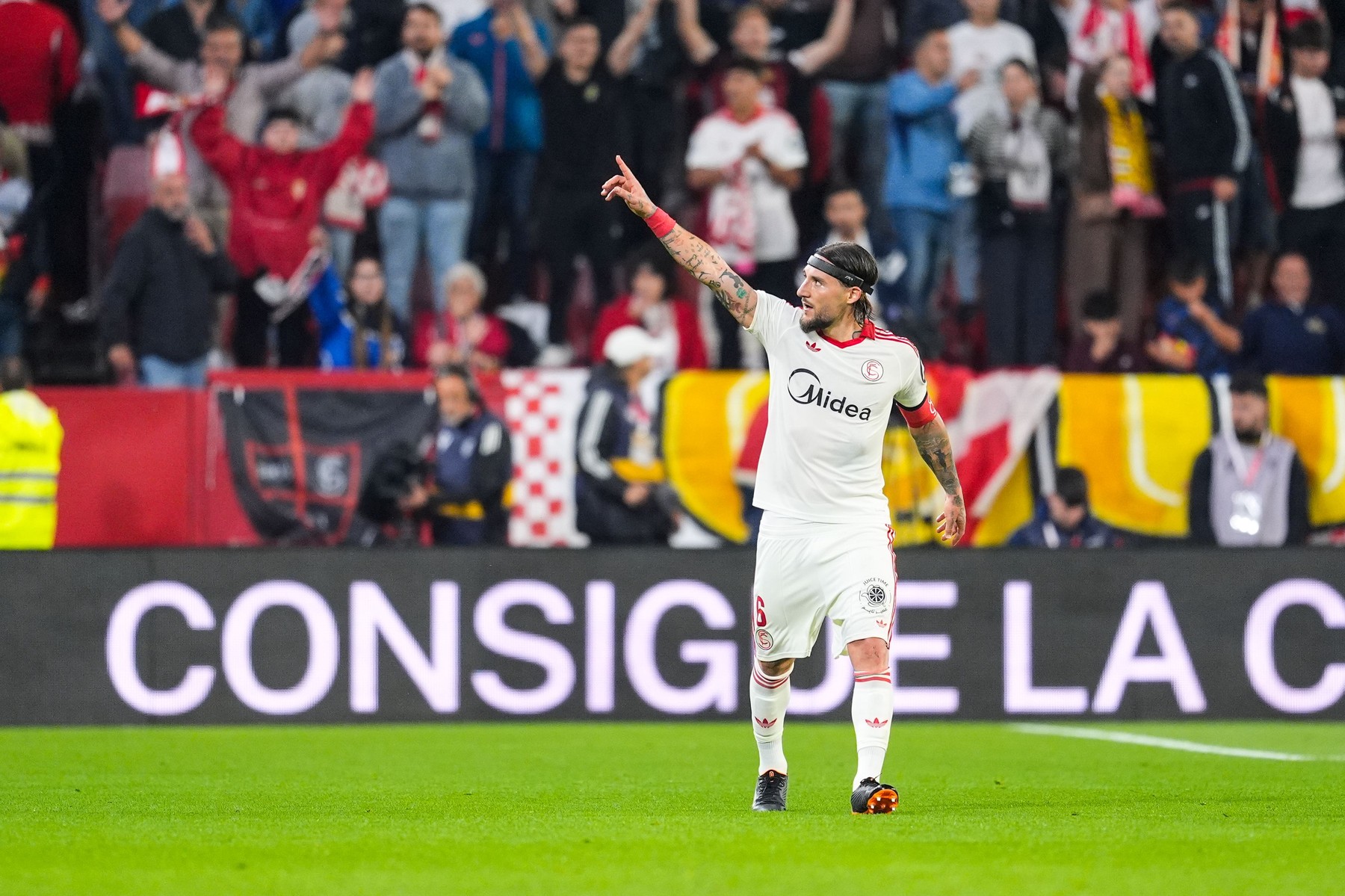 Nemanja Gudelj "odjavio" crveno-bele, biće heroj barem na jednu noć!