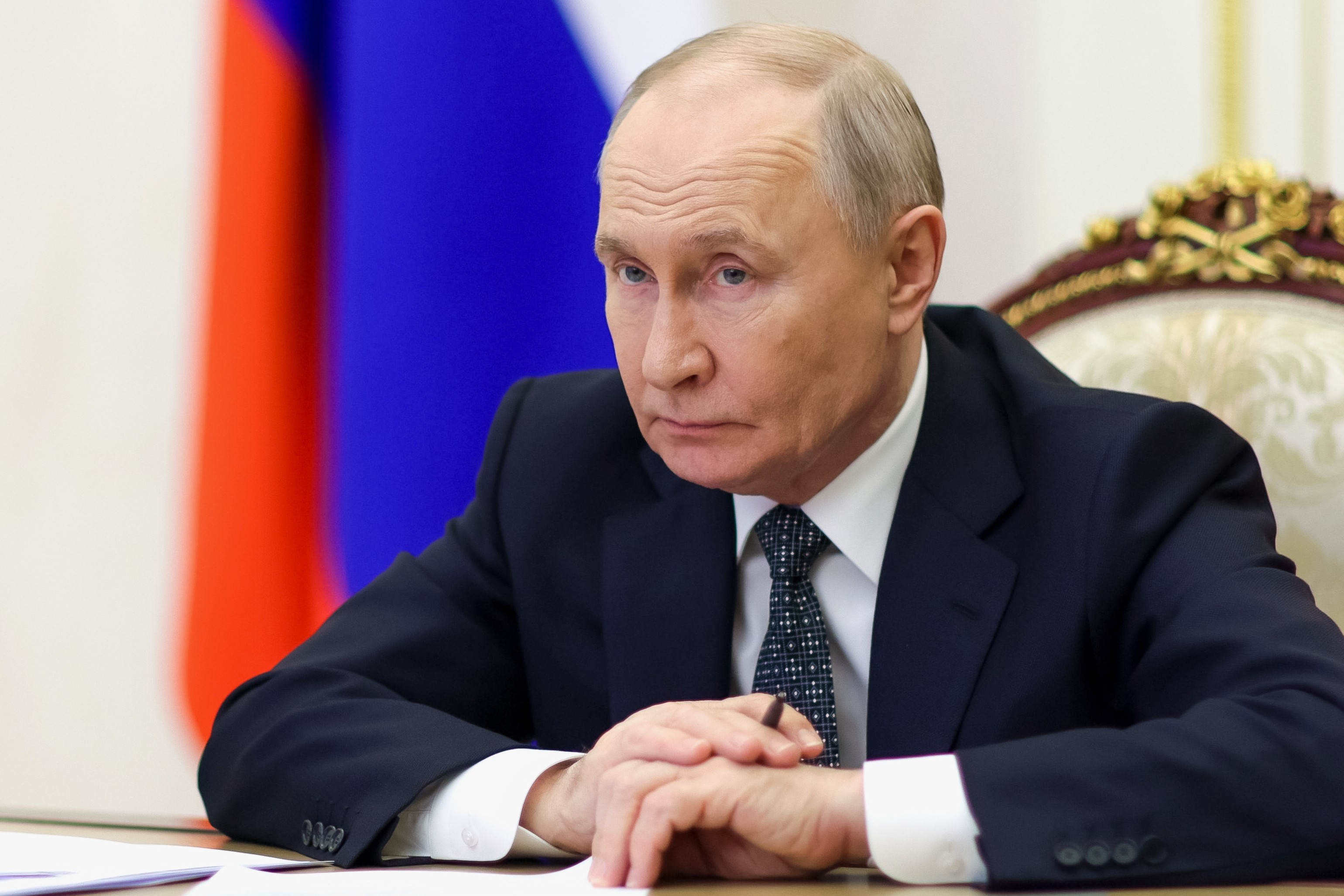 Putin se zabarikadirao u bunkerima? "Plaši se atentata i nikome ne veruјe, telohraniteljima zabranio internet"