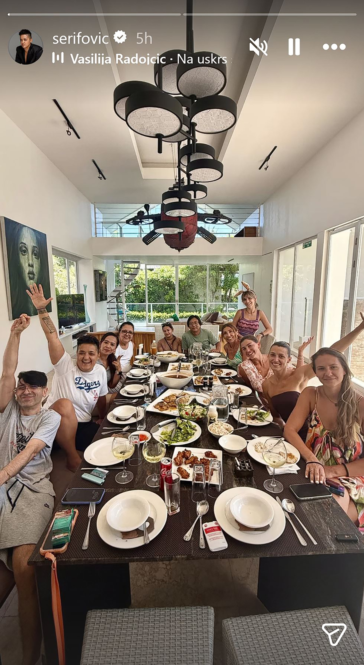 Uskršnja idila na Baliju: Marija Šerifović s porodicom i Jovanom Pajić uživa za praznik, sto pun specijaliteta