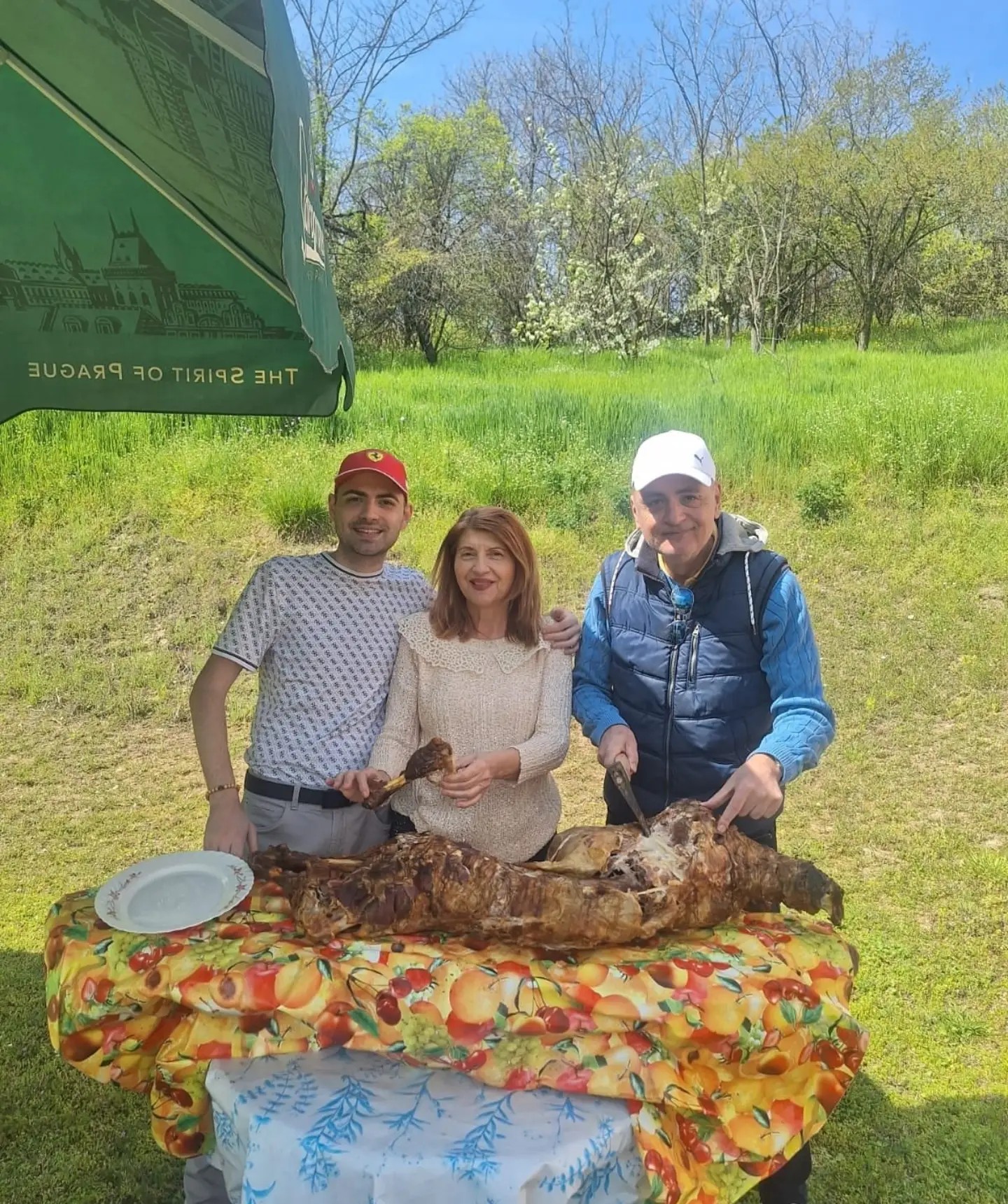 Estradni par proslavlja Uskrs na selu: Njihov naslednik pomaže ocu oko pečenja - završio je ovaj fakultet