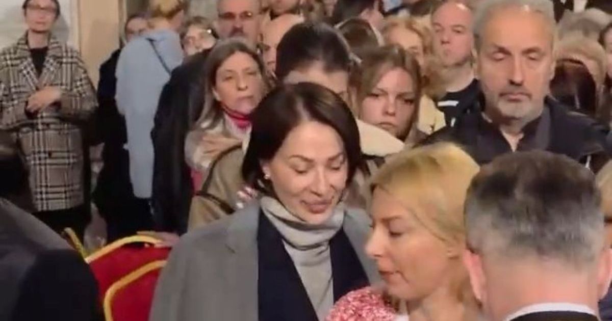 Ceca na ponoćnoj liturgiji u Hramu Svetog Save: Dočekala Uskrs sa porodicom, srela kumove Viki i Tašketa
