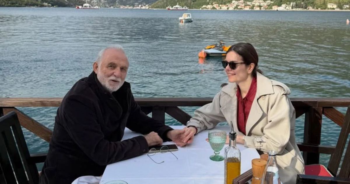 Uskrs iz bajke! Voze se brodom i razmenjuju nežnost: Lazar i Anica uživaju na romantičnom putovanju evo i gde