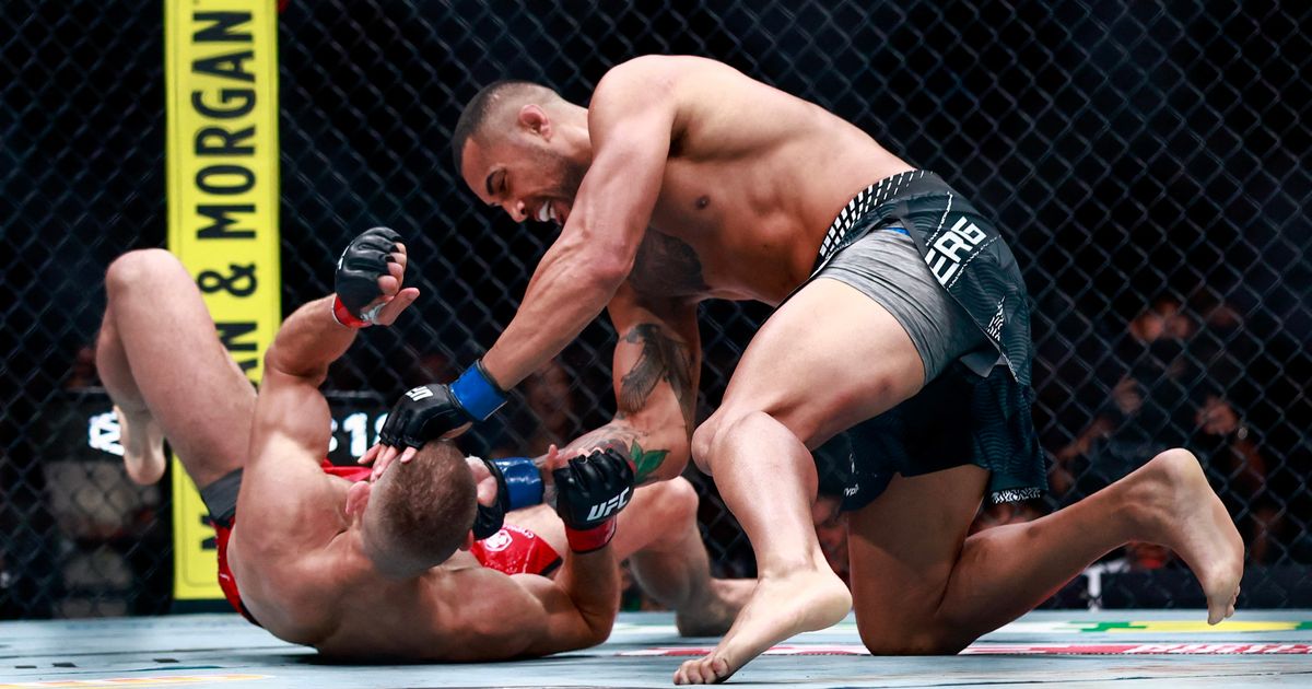 Neverovatan trenutak za istoriju UFC, stajao na jednoj nozi, pa nokautirao Prohasku pred očima Donalda Trampa