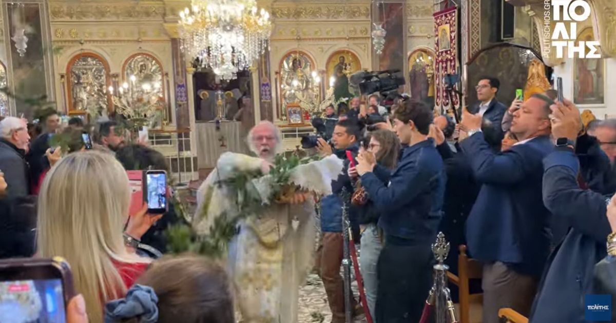 Radost Vaskrsa u grčkoj crkvi: Ovo je viralni 