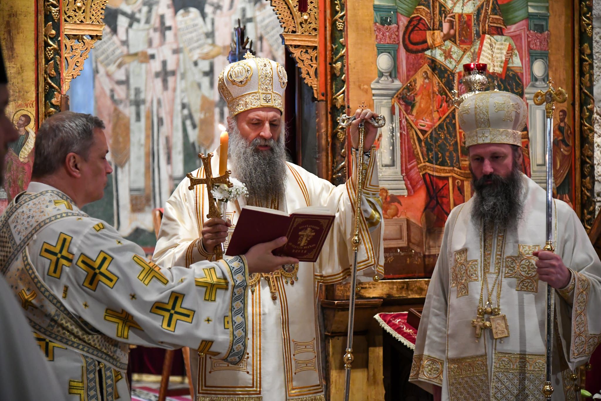 Patrijarh Porfirije osveštao paraklis i konak u Manastiru Mislođin i služio liturgiju