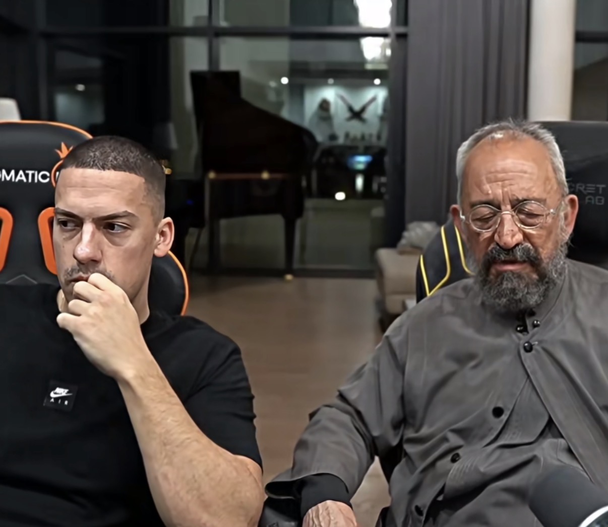 Baka Prase doveo oca u lajv, pa se posvađali: “Ja promovišem kocku, moram da platim popa da mi okrene kolač”