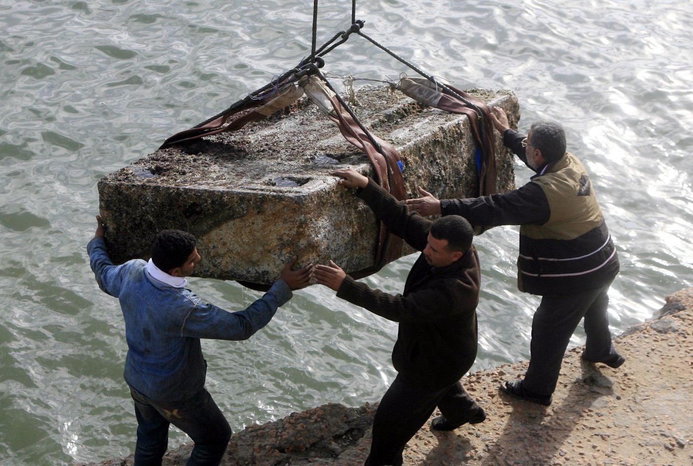 Arheolozi iz mora izvukli KAMENE BLOKOVE, teške do 80 tona: Ovo je bila prva MEGAGRAĐEVINA na svetu!