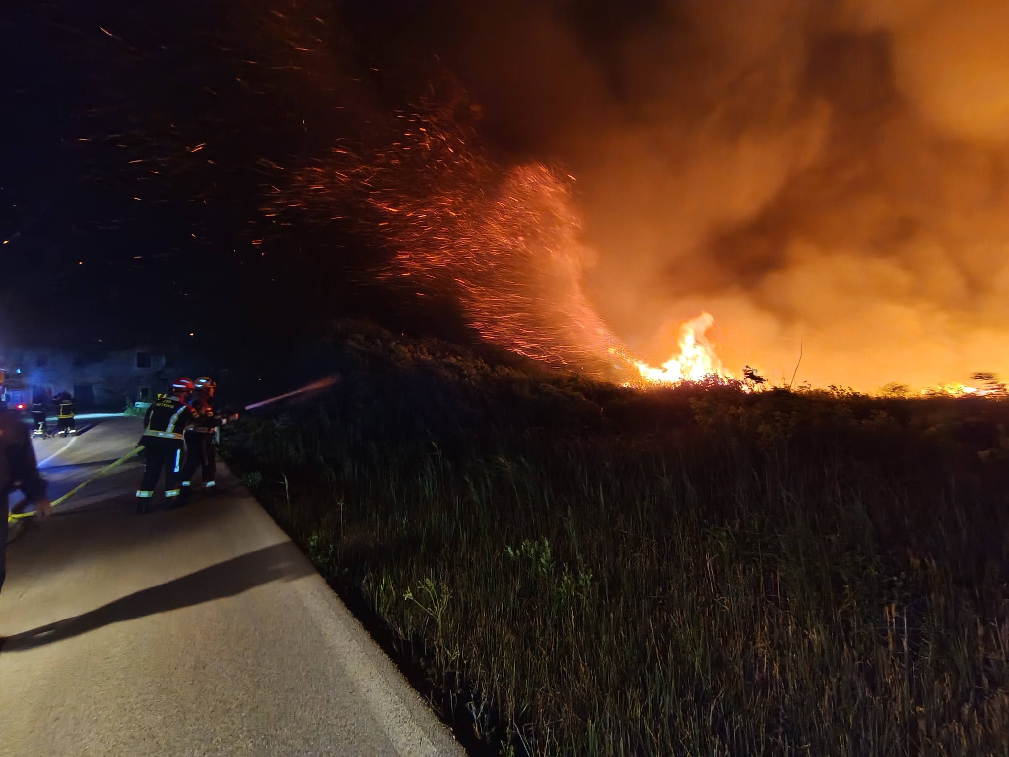 Vatrogasci lokalizovali požar na nesanitarnoj deponiji u Smederevu