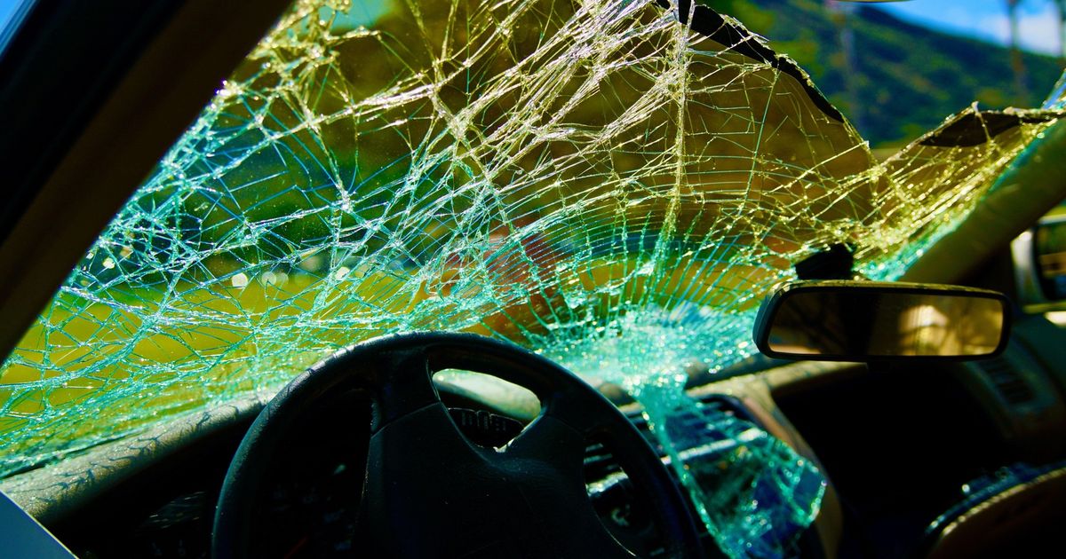 S drugom poginuo na Uskrs: Roditelji mu kupili auto od 500 konja, slupao se sa 140km/h. Ovo je ostalo od auta!