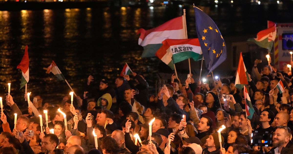 Nadrealne scene iz Mađarske: Ovako se na ulicama slavila pobeda Petera Mađara na izborima