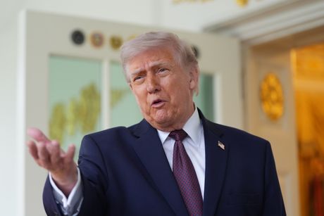 Donald Tramp, Bela kuća