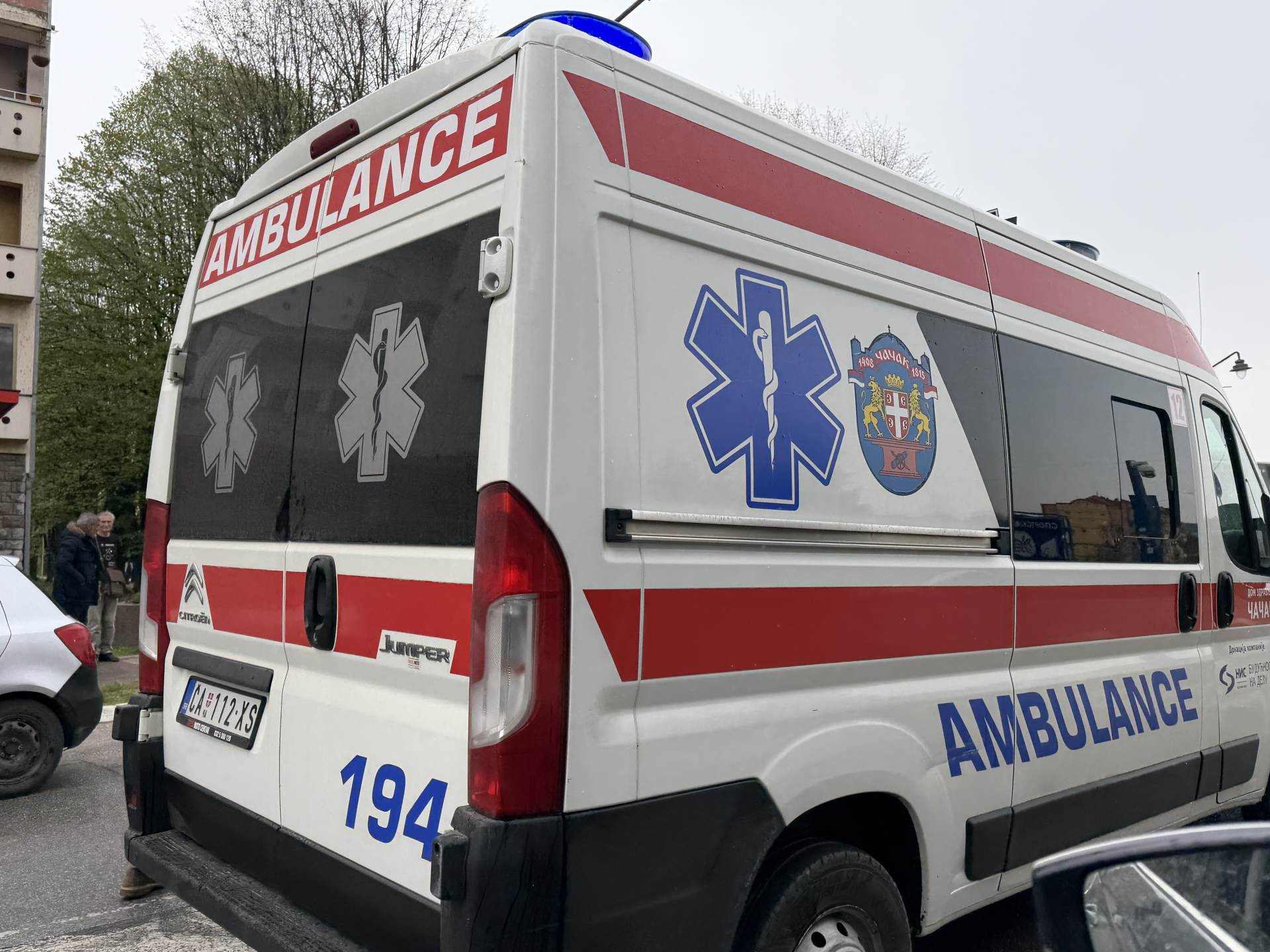 Teška nesreća u 4 ujutru u Novom Beogradu: Sudarili se autobus i automobil, žena ozbiljno povređena