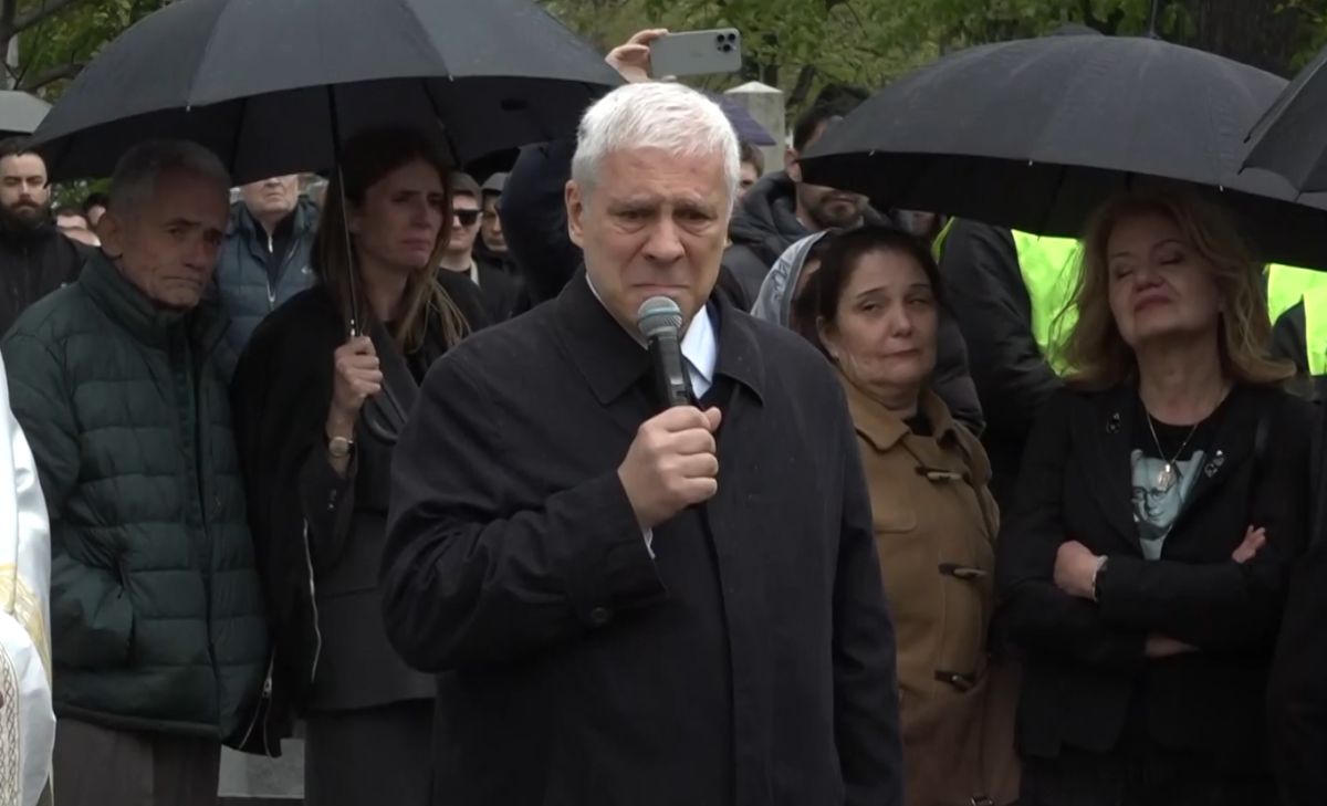 Boris Tadić plakao na Vujoševićevoj sahrani: "Nadam se da će jedna ulica u Beogradu nostiti njegovo ime"