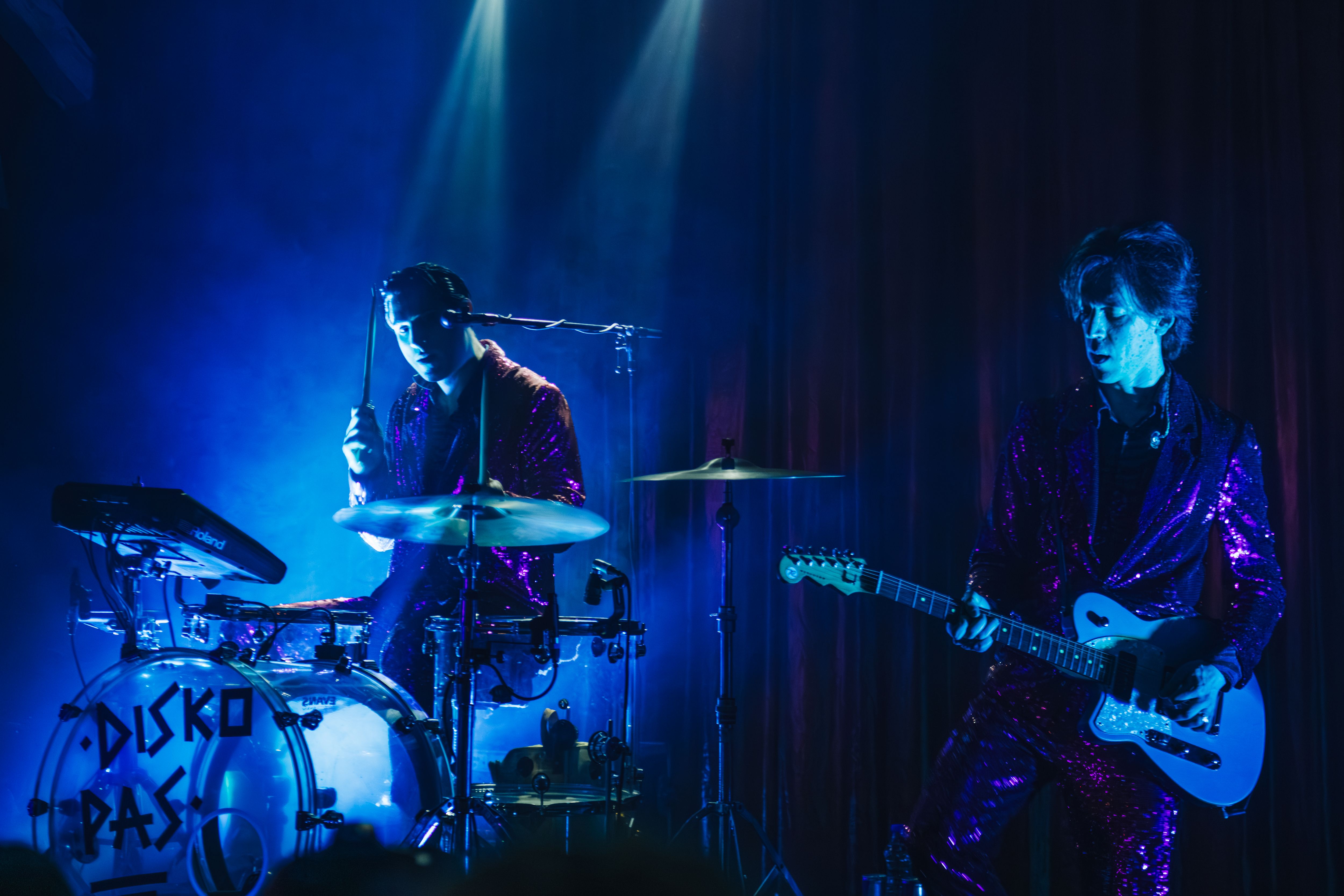 Počeo koncertni maraton Buč Kesidi u Zappa bazi: Disko šljokice i dva sata euforije