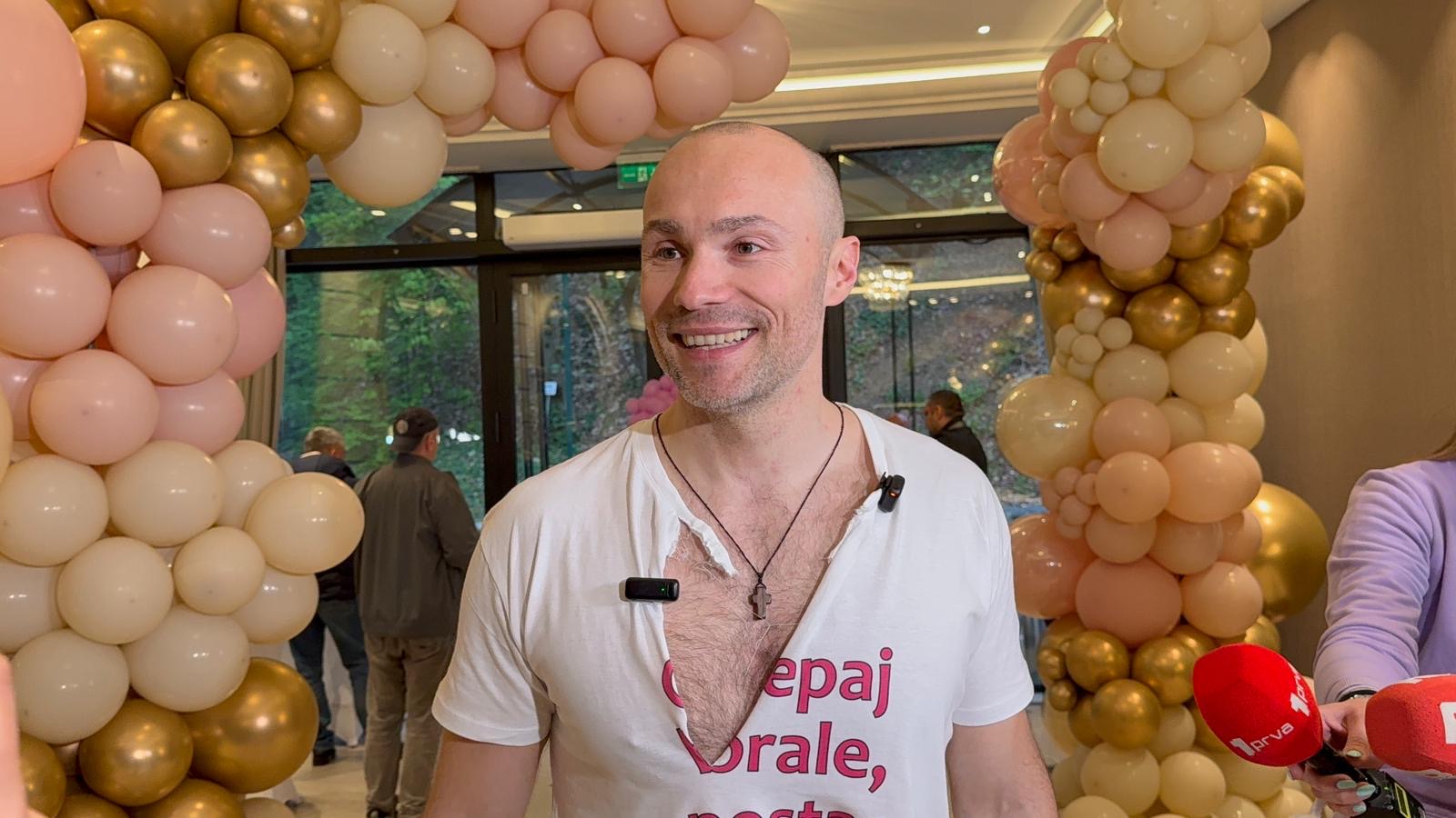 Aca Sofronijević napravio gala slavlje! "Iscepali ga" na vratima, okupio estradu - dobio rakiju Halida Bešlića