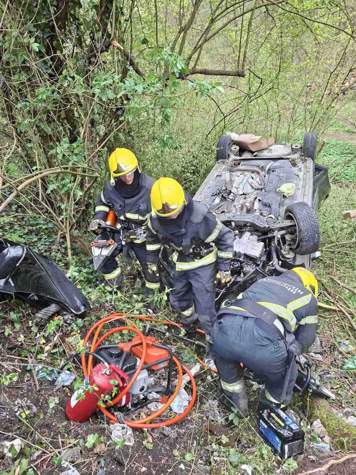 STREPNJA NA PUTU ZA MEDNU: Vatrogasci-spasioci sekli smrskano vozilo da spasu zarobljenu osobu!