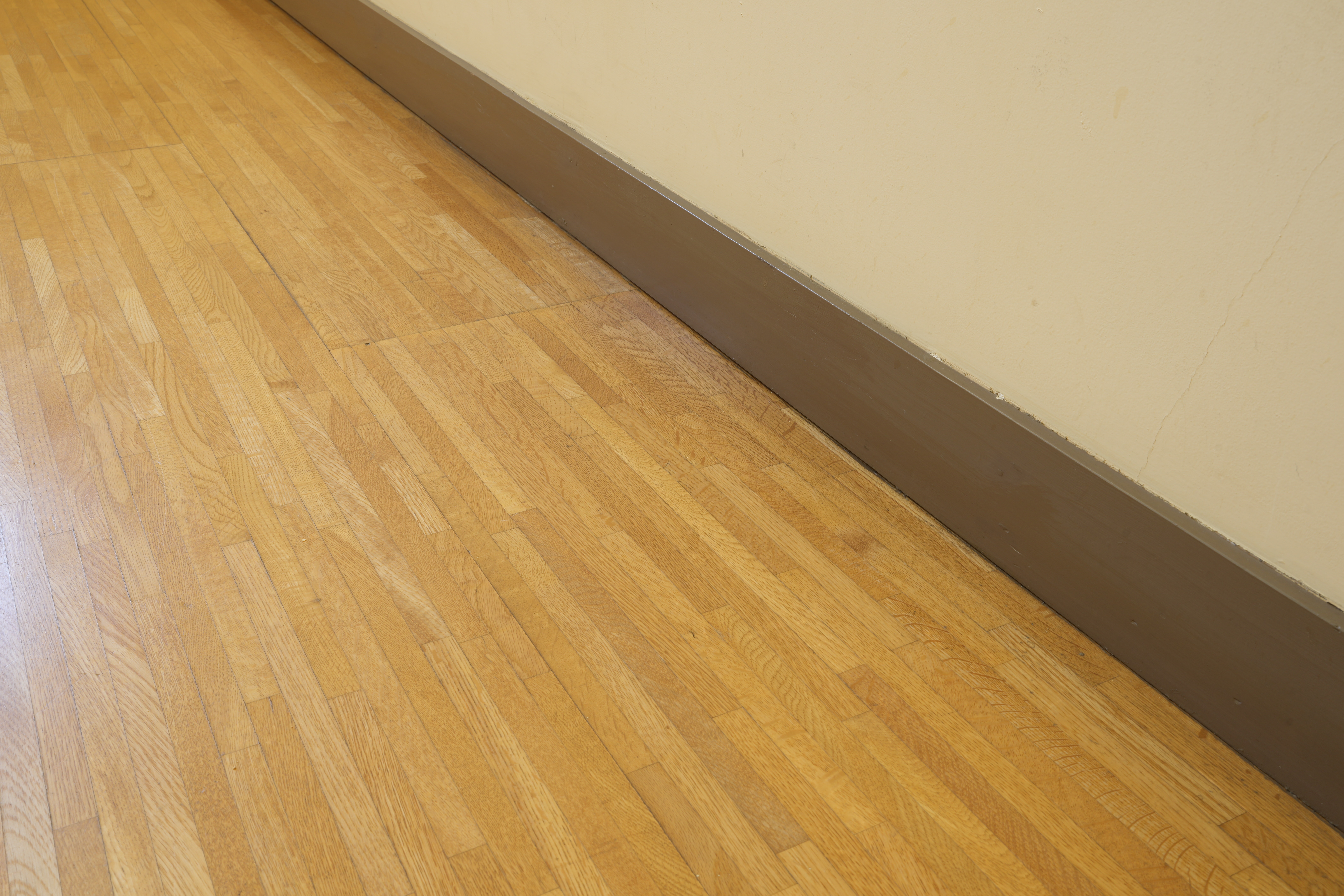 "Često deluju prljavo i staro": Dizajneri enterijera otkrivaju koje boje lajsni nikako ne treba da birate