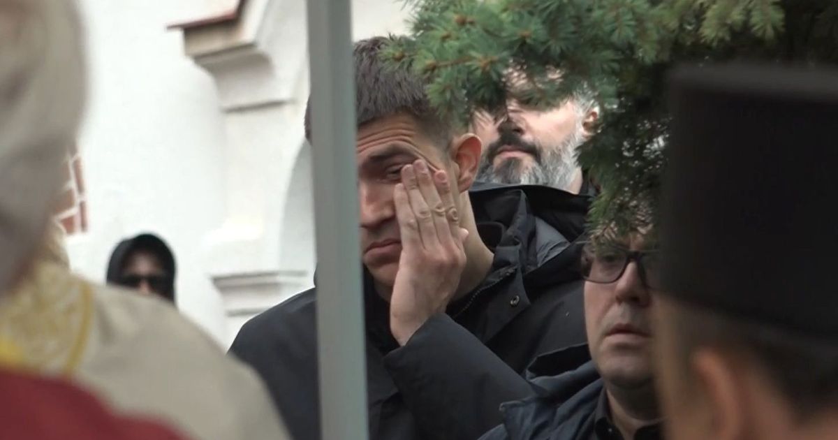 Kapiten Partizana plakao na sahrani Duška Vujoševića