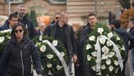 Ko je sve došao na sahranu Duška Vujoševića: Legende, političari, pevači, hiljade ljudi pozdravilo generala