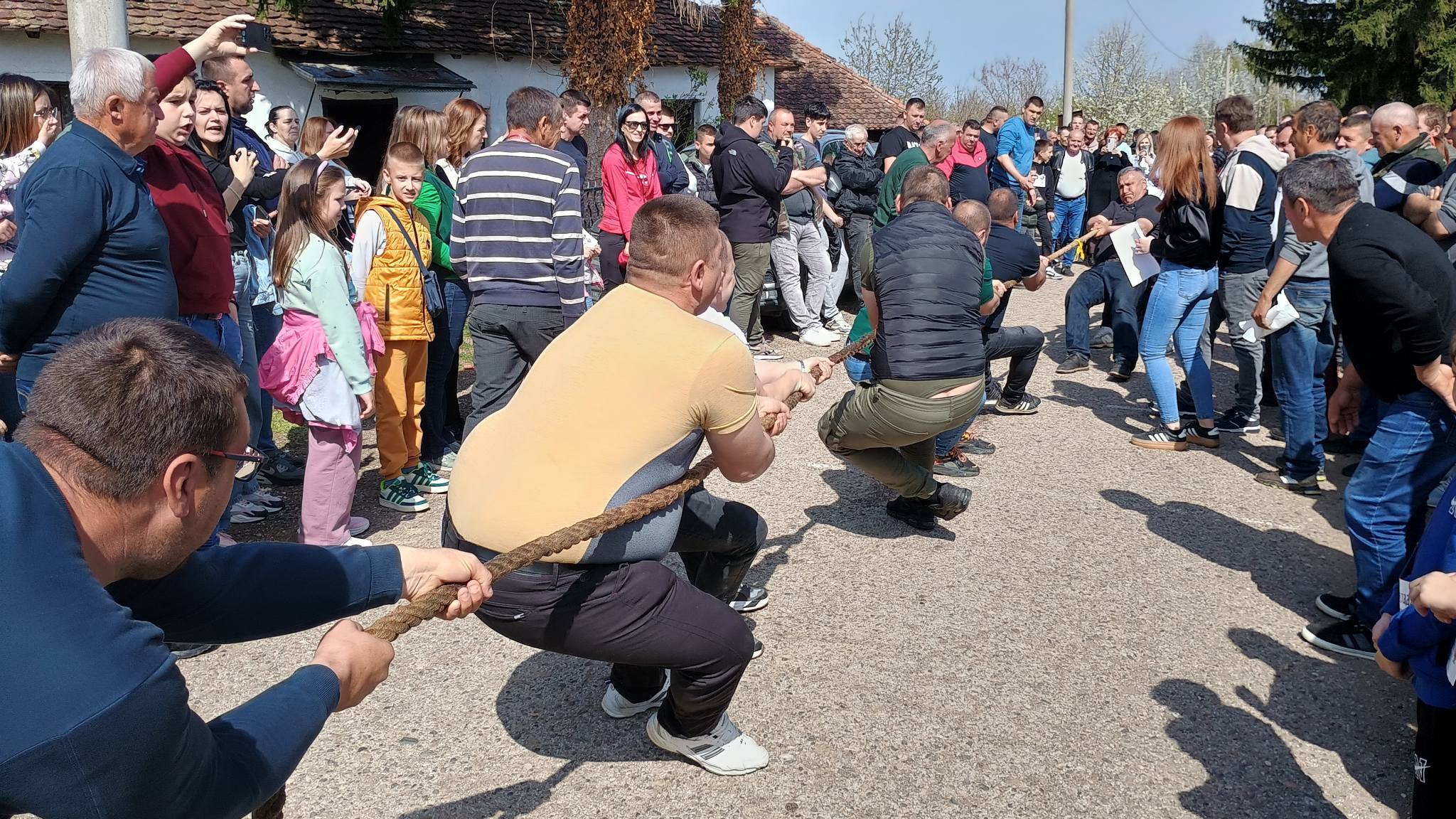 Ovo selo u Srbiji bilo je za Vaskrs NAJSLOŽNIJE: Meštani radnom akcijom pripremili sve za čuvenu manifestaciju