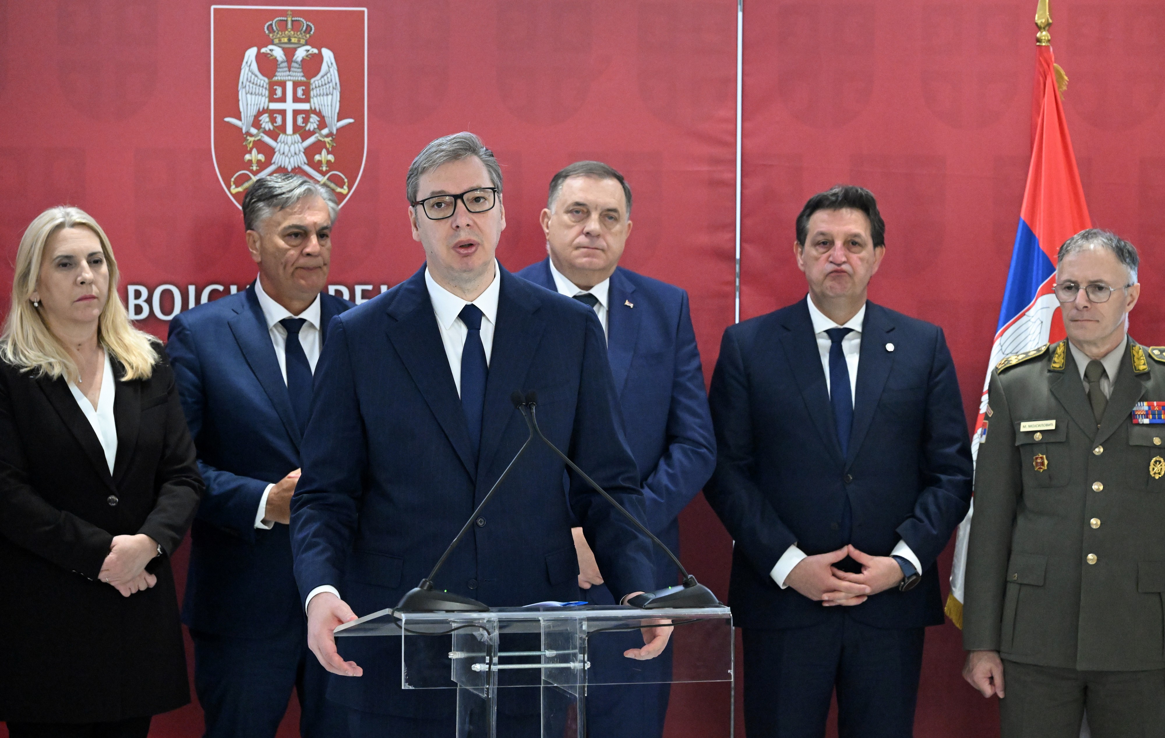 Vucic speaks after meeting with military leadership of Serbia: Security situation is complex, THIS is why