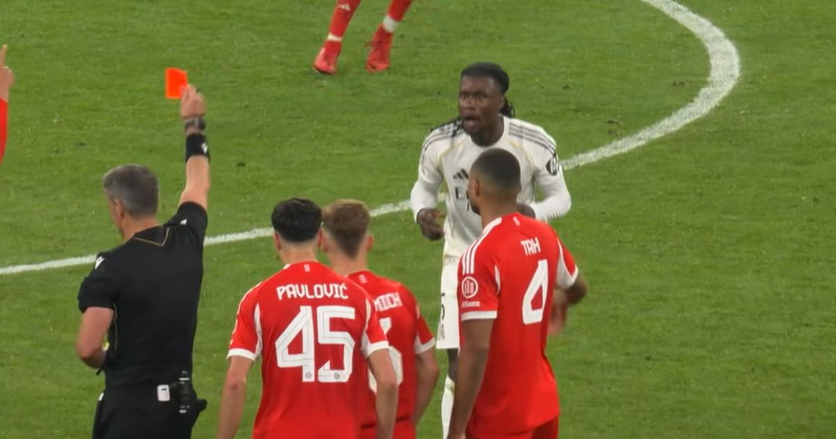Ovakvu glupost nikad niste videli u fudbalu: Kamavinga dobio bizaran crveni karton, svi ljuti na sudiju Slavka