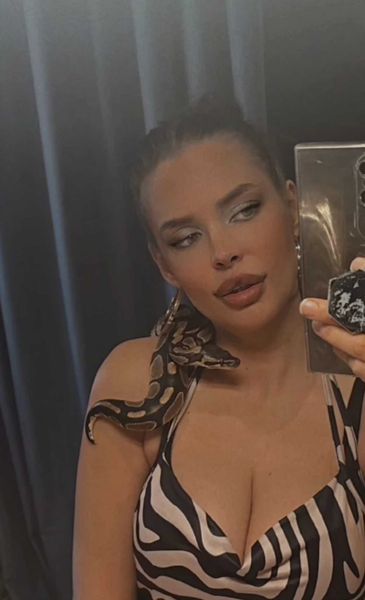 Šavija pokazala kako danas izgleda nakon operacija na licu zbog povreda: Kupila zmiju i drži je oko vrata