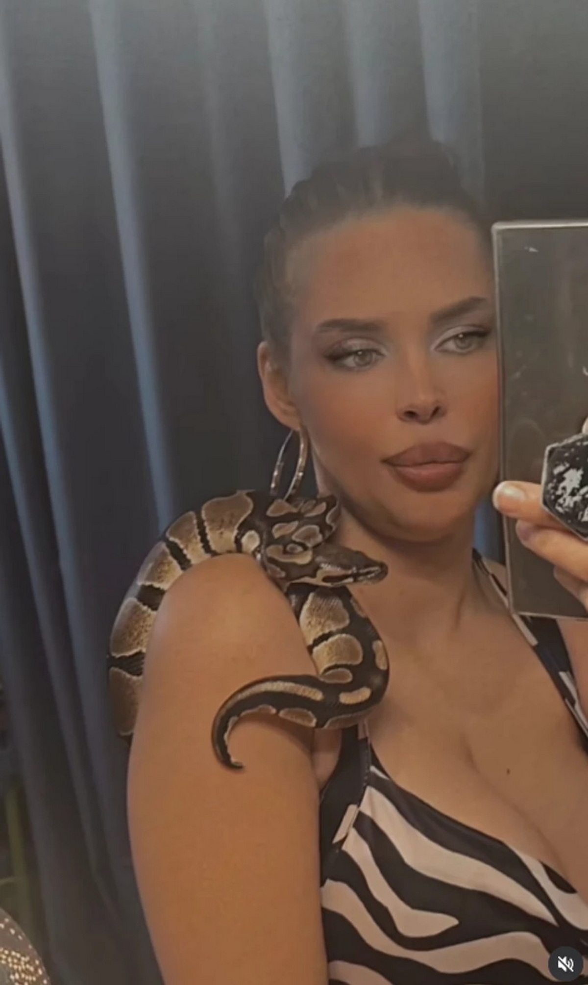 Šavija pokazala kako danas izgleda nakon operacija na licu zbog povreda: Kupila zmiju i drži je oko vrata