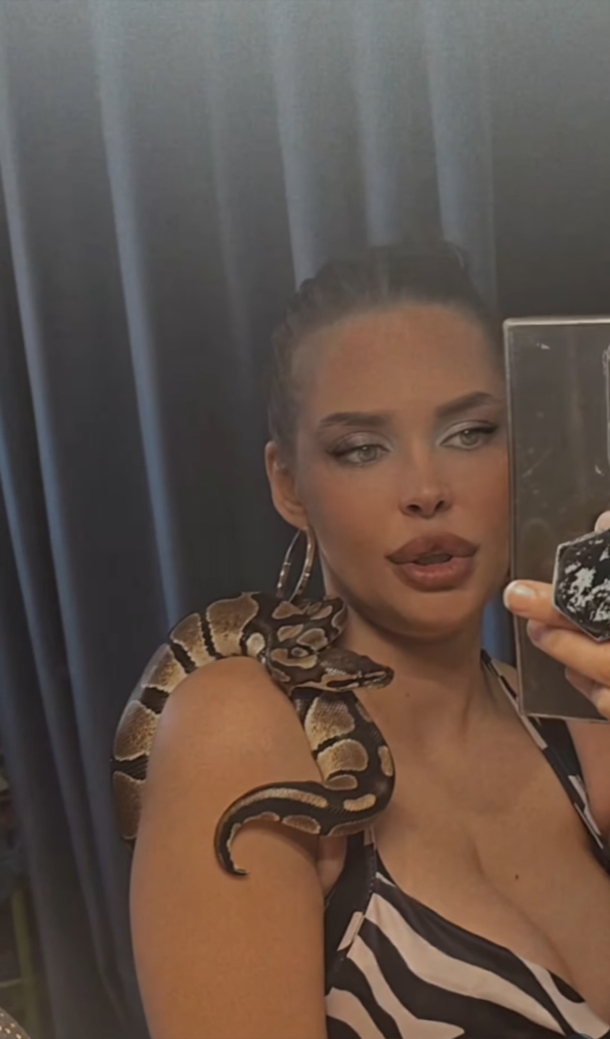 Šavija pokazala kako danas izgleda nakon operacija na licu zbog povreda: Kupila zmiju i drži je oko vrata