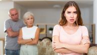 Snaja zamerila svekrvi što unuku kupuje JEFTINE IGRAČKE, razapeli je u komentarima: "Šta tebe briga..."