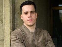 Serija "Plava krv", Pavle Mensur