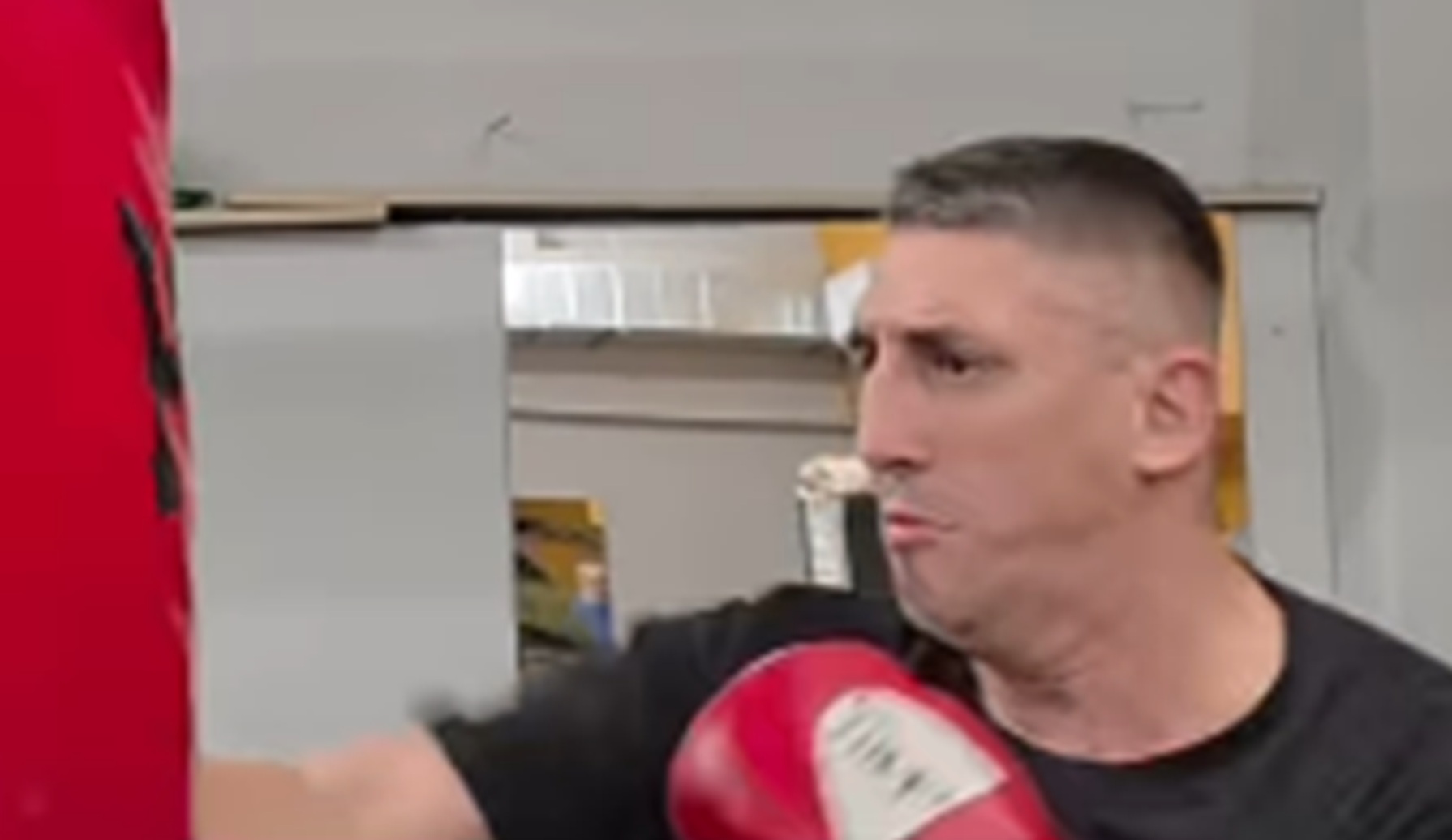 Kristijan se oglasio posle tvrdnje bivše učesnice Elite, da čeka bebu s njim: “Izvinjavam se njenom dečku”