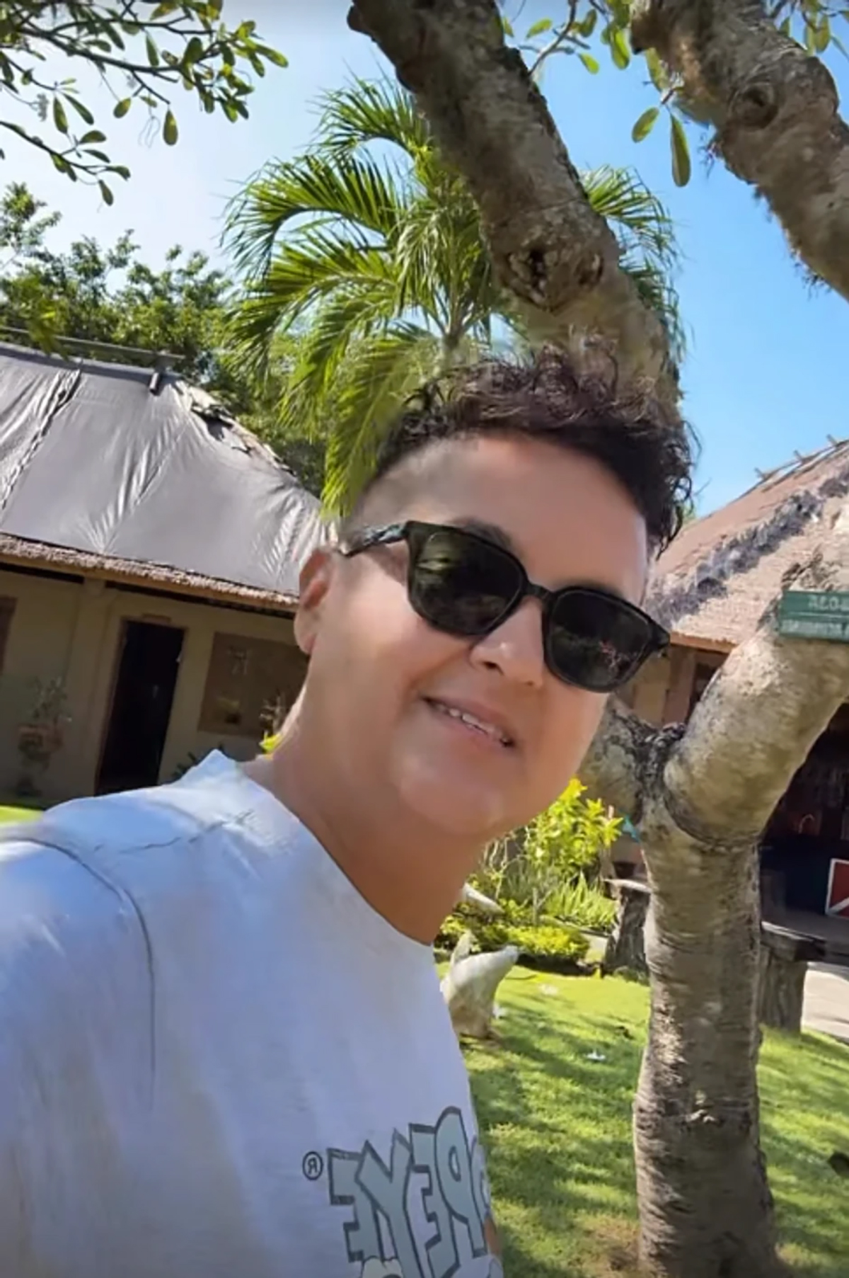 Marija pokazala čist hedonizam: Pevačica uživa u pravom raju na moru, a evo šta se nalazi sve na njenom stolu