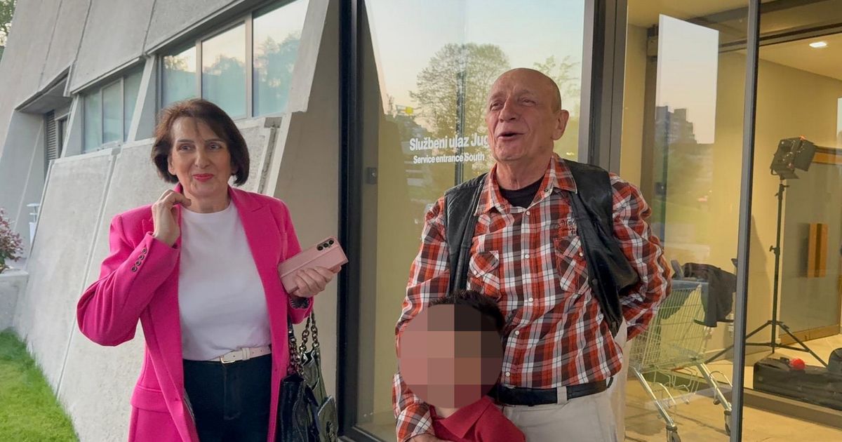Pevač (72) živi od penzije od 30.000 dinara, večeras gostuje kod Lepe Lukić: Poveo suprugu, retko je viđamo