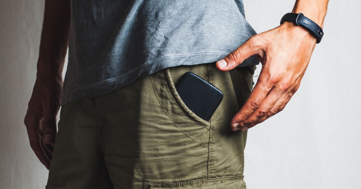 You Feel a Vibration in Your Pocket, But There's No Message? You Haven't Gone Mad, But Your Brain is Sending a Serious Warning