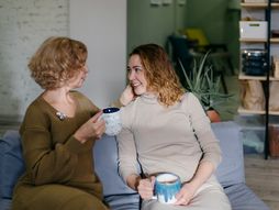 Dve različite žene