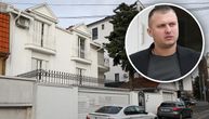 Stefan napustio porodični dom na Zvezdari, spakovao kofere nakon presude: Telegraf ispred kuće Karića