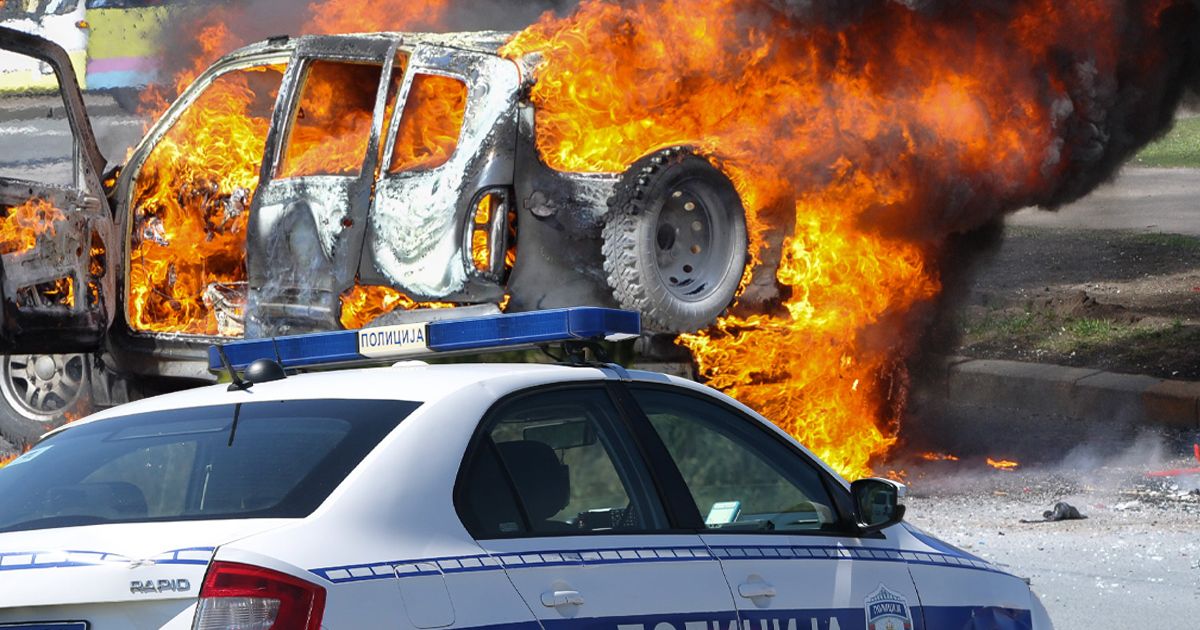 IMA LI 9 ŽIVOTA? Preživeo rafale, sad mu RAZNELI AUTO u Vranju: Ko to juri MMA borca Miloša Kostića?