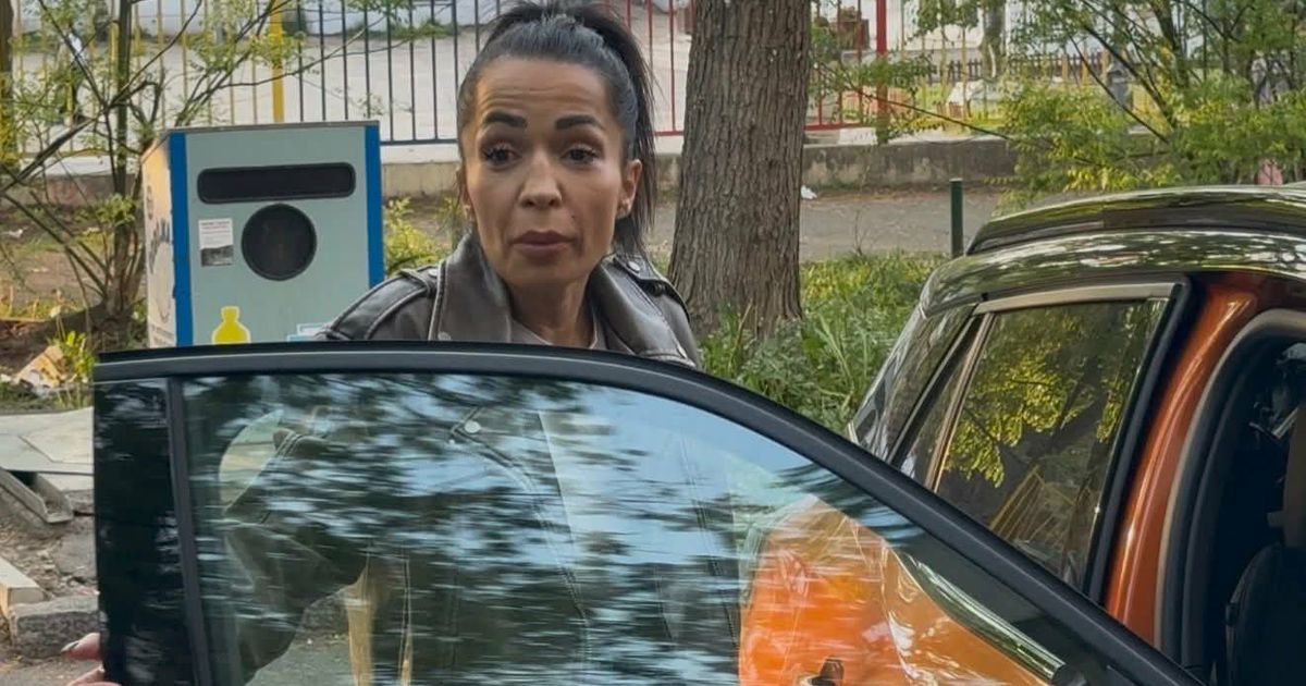 Marija Bulat puštena kući: U policiji provela 10 sati, nakon izlaska iz stanice sve vreme priča na telefon