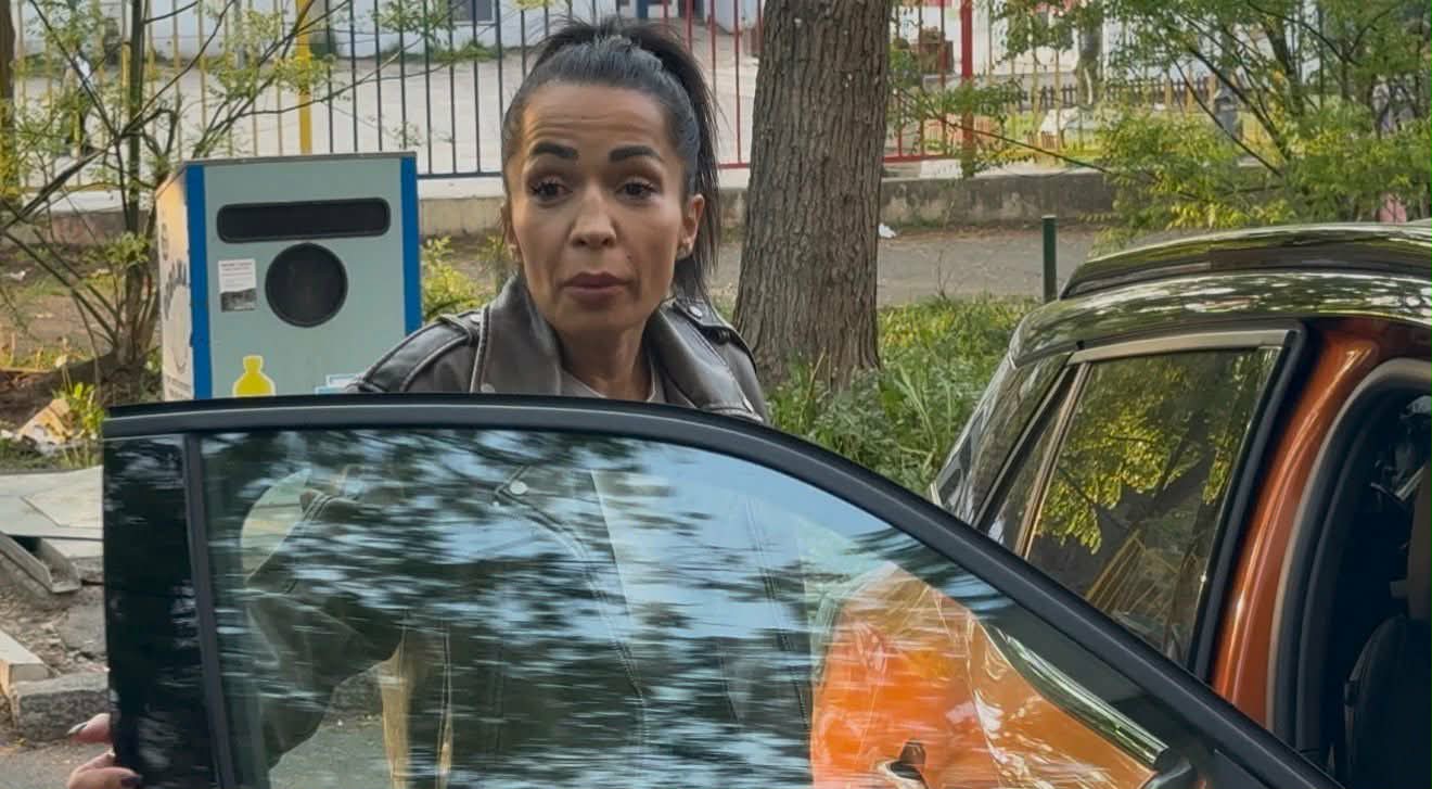 Marija Bulat puštena kući: U policiji provela 10 sati, nakon izlaska iz stanice sve vreme priča na telefon