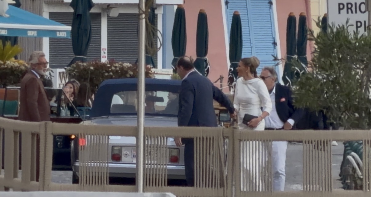 Na Melininoj proslavi nema domaće muzike: Goste zabavlja francuski bend, evo kako protiče gala svadbena večera