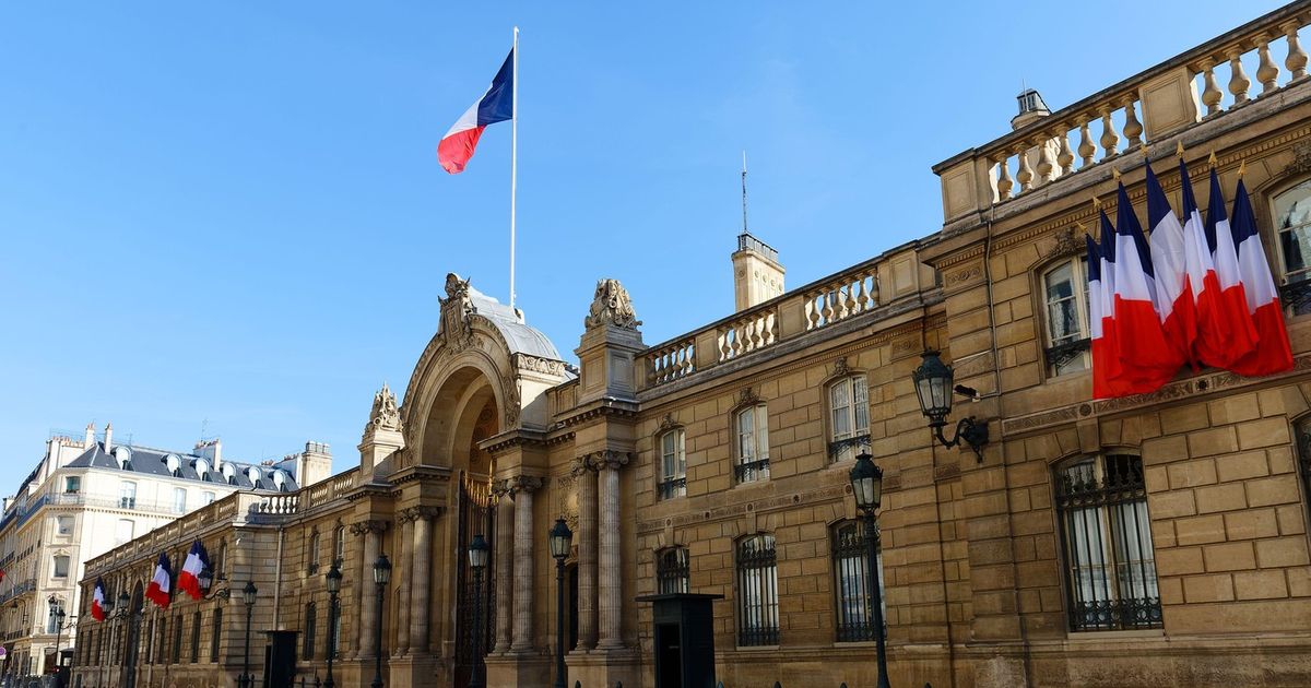 Službenik ojadio rezidenciju Emanuela Makrona: Ukrao gomilu SREBRNOG POSUĐA, a razlog je bizaran