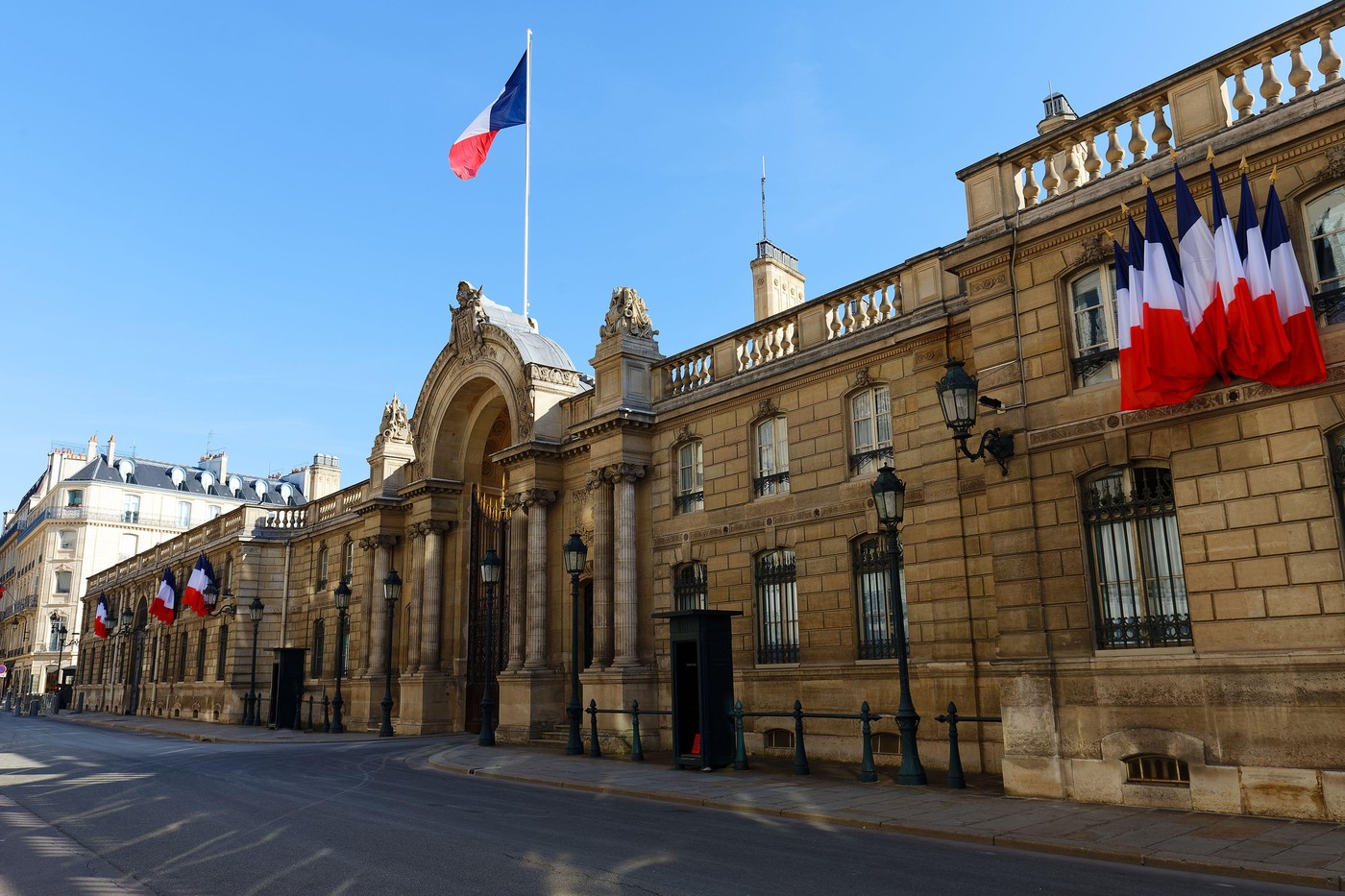 Službenik ojadio rezidenciju Emanuela Makrona: Ukrao gomilu SREBRNOG POSUĐA, a razlog je bizaran